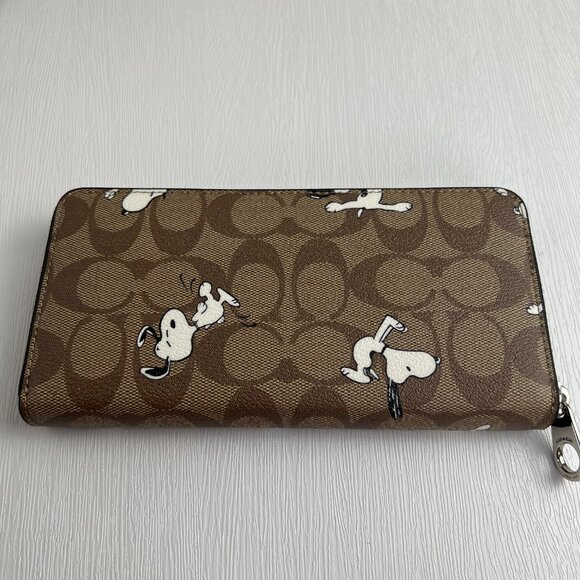 NWT Coach x Peanuts Snoopy Wristlet Wallet - Picture 5 of 9